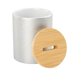 The removable lid design facilitates easy cleaning and makes it suitable for reuse.