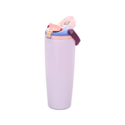 It has double-wall vacuum construction to retain the temperature of the drinks for hours.