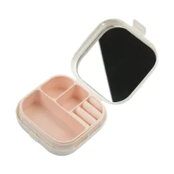 Built-in small mirror